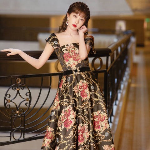 李艺彤