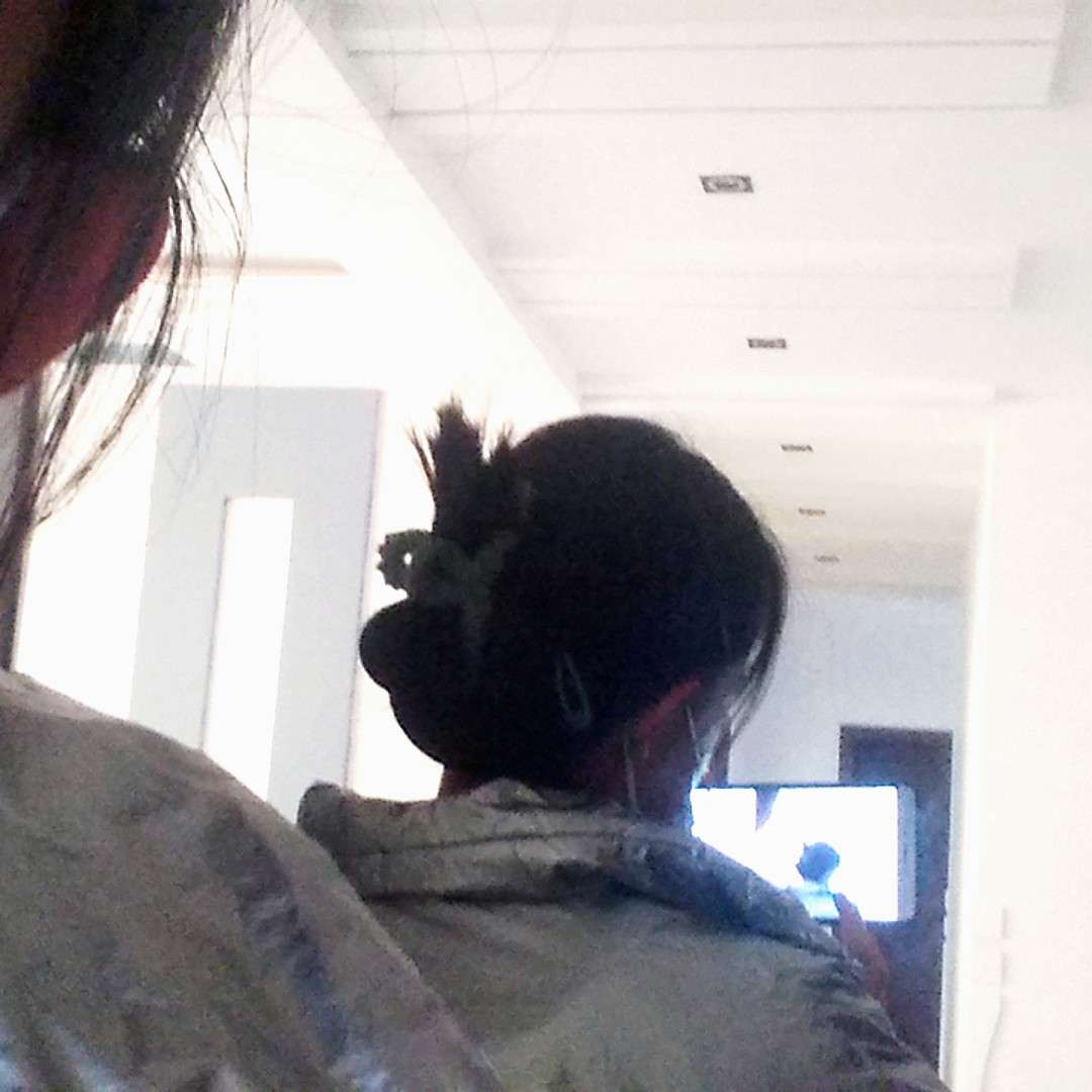 冯胧娴。