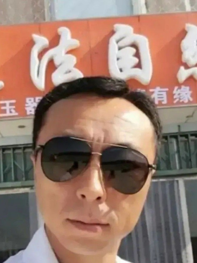 月关下马