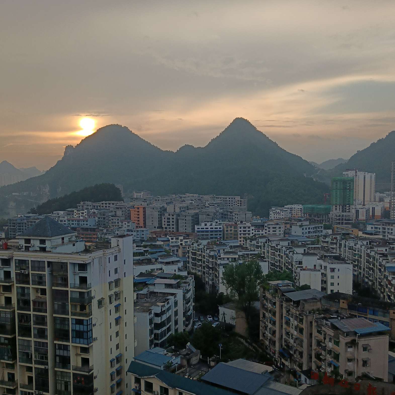 不明