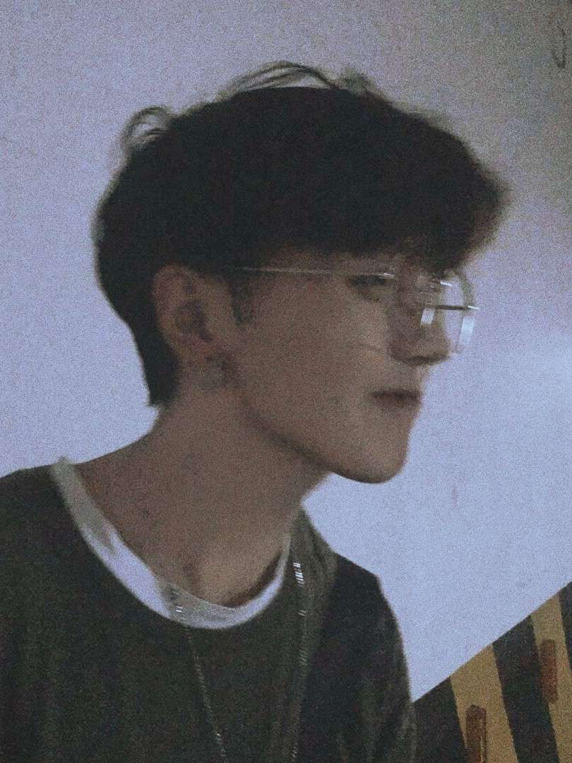 陈亦