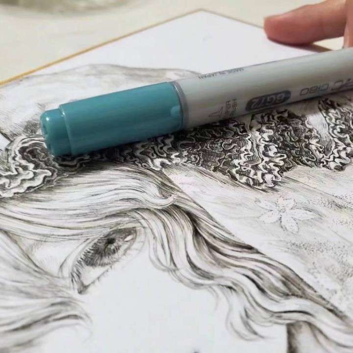 沾灰的羽毛