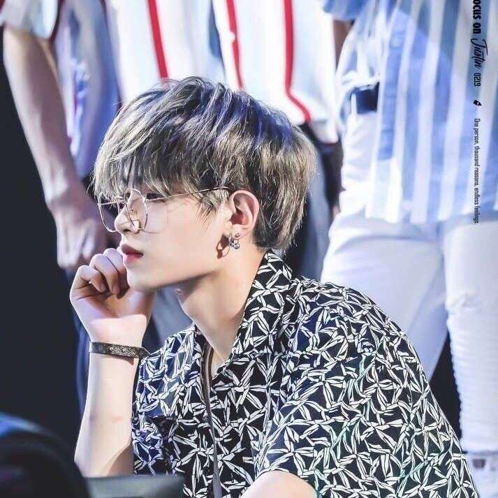 黄明昊