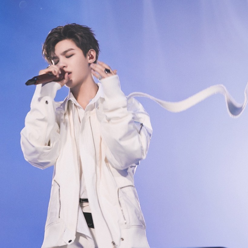 黄明昊