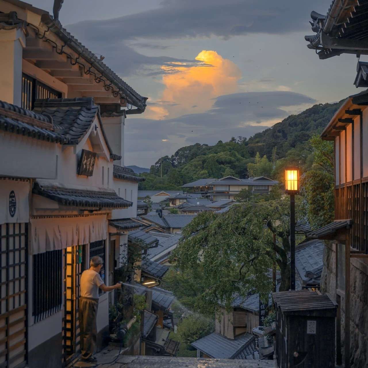 她