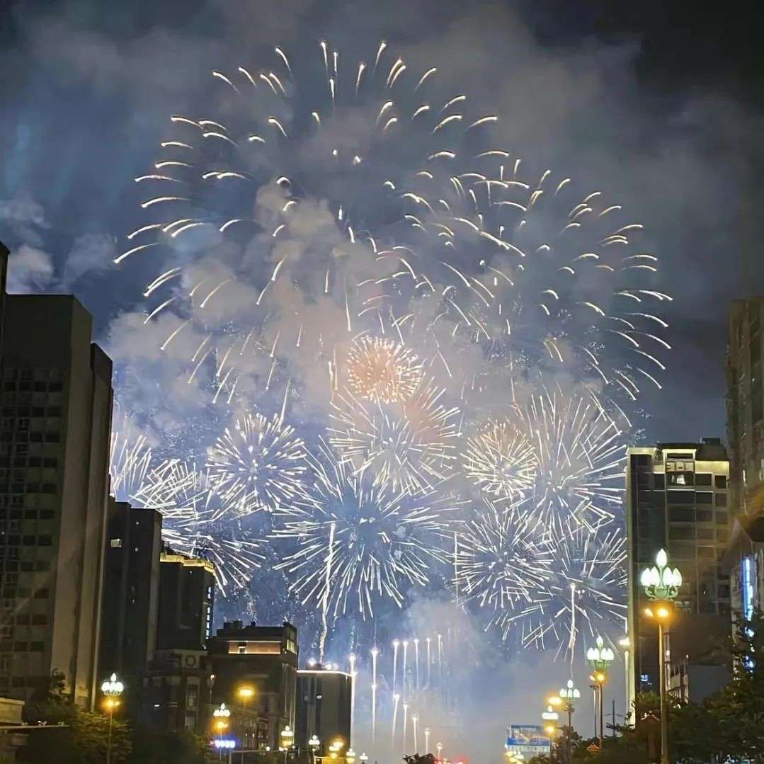 六月墨
