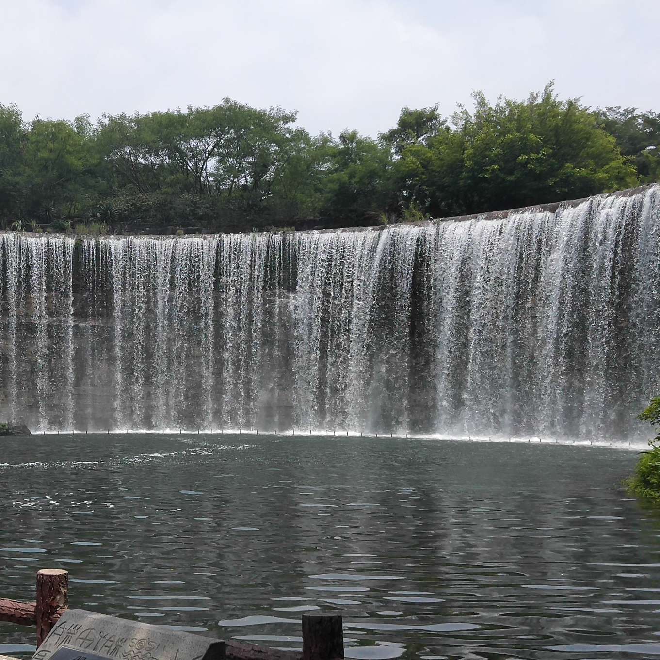 檐上风鸯