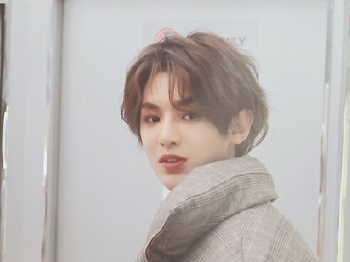 黄明昊