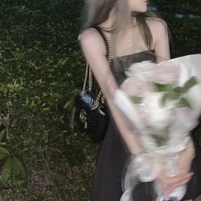 妄与秋水换色.的专辑