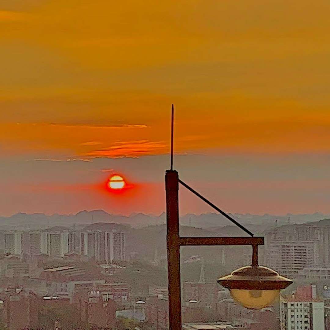 我于你于夕阳，便是晴天
