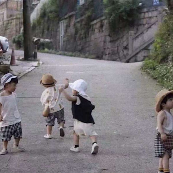 愿岁并谢，与长友兮。