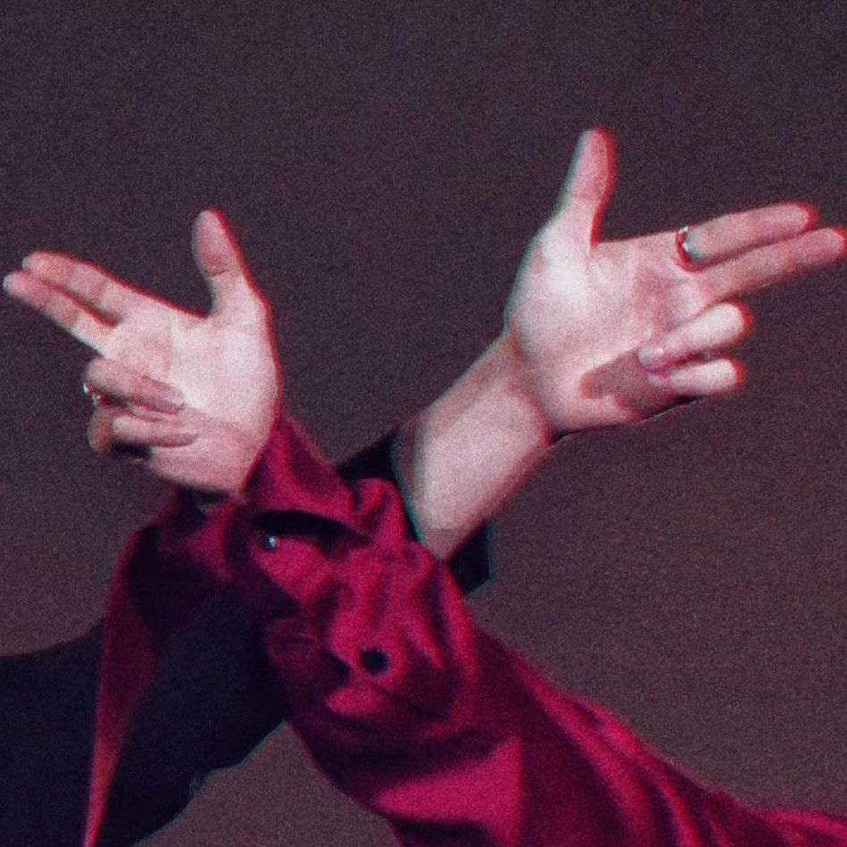 月亮悄悄对海讲情话