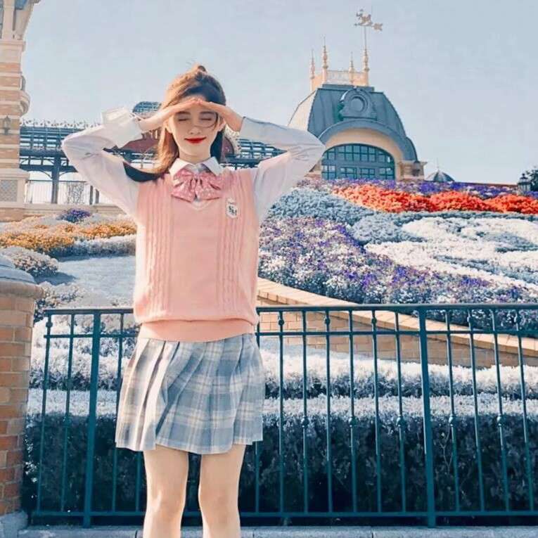 笑女士