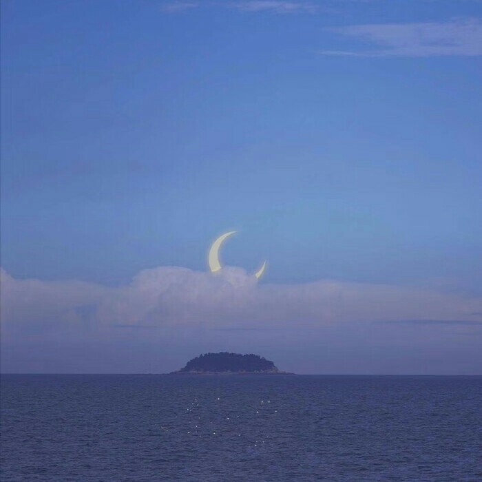 你是藏在云层里的月亮.