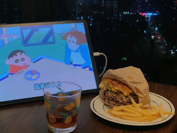 云边有个小卖部