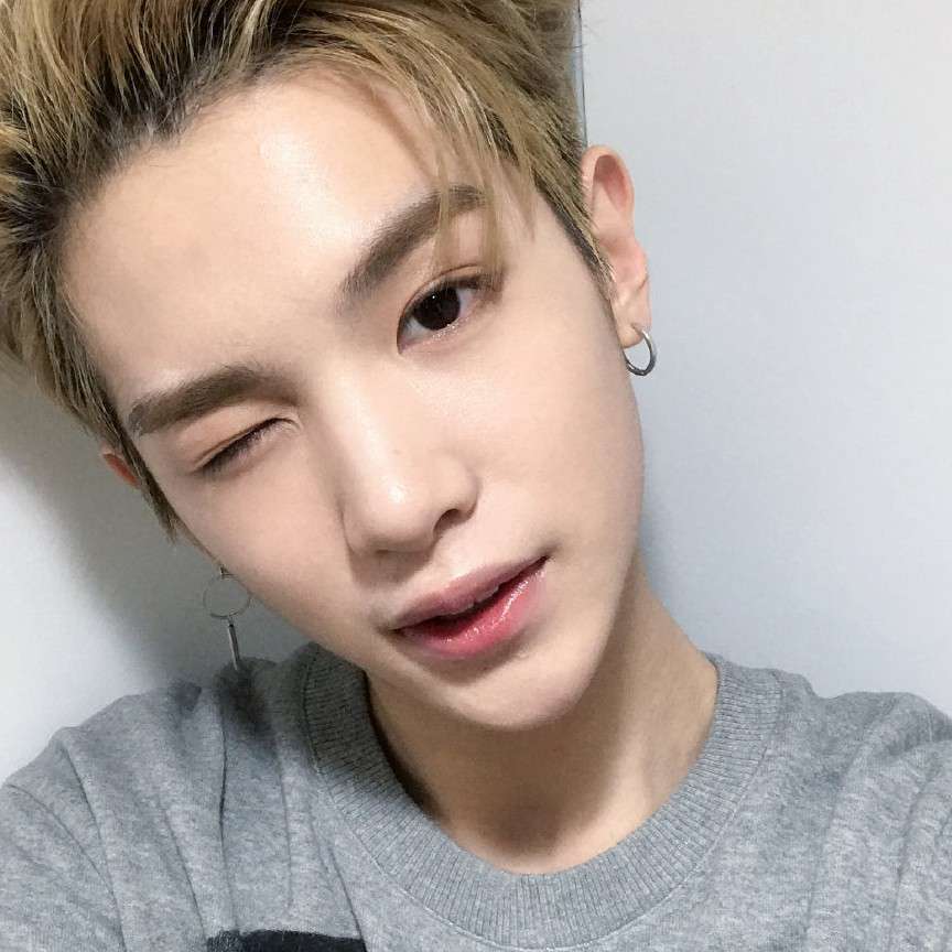 黄明昊