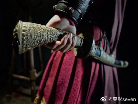 锦衣之下