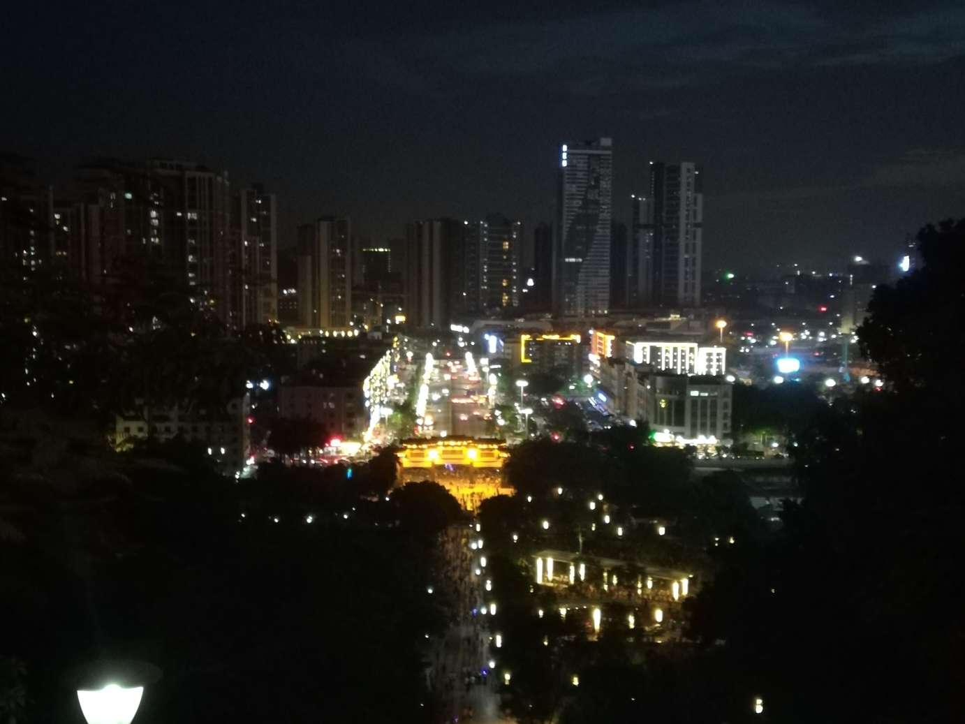 关于美景依美人的句子