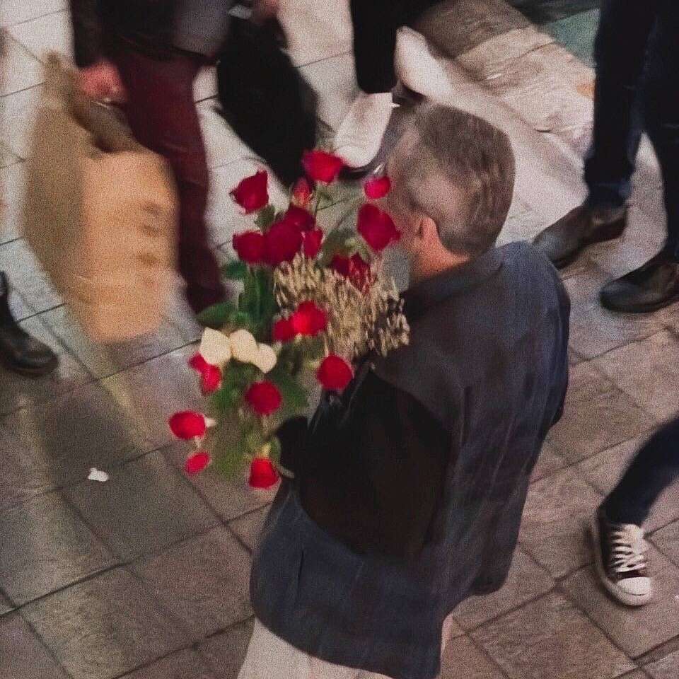 画花的人