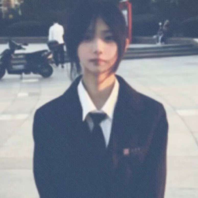 在角落里写诗