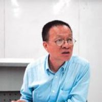 王受之