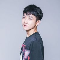 钟易轩的歌词